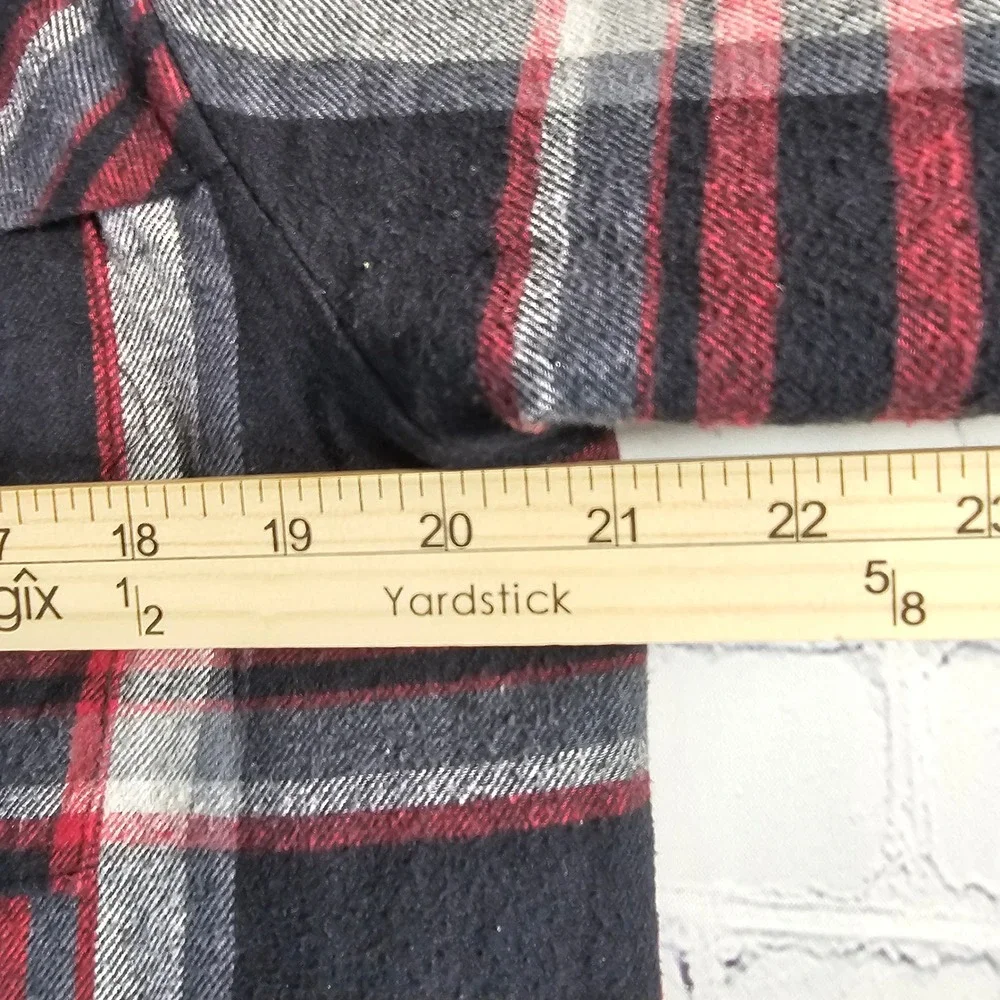 Burton Plaid Flannel Shirt‎ Jacket Men's Medium Red Black Gray Zip Pockets